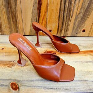 Cape Robbin Cognac Lithe My Life Pyramid Heels Mule NWT!